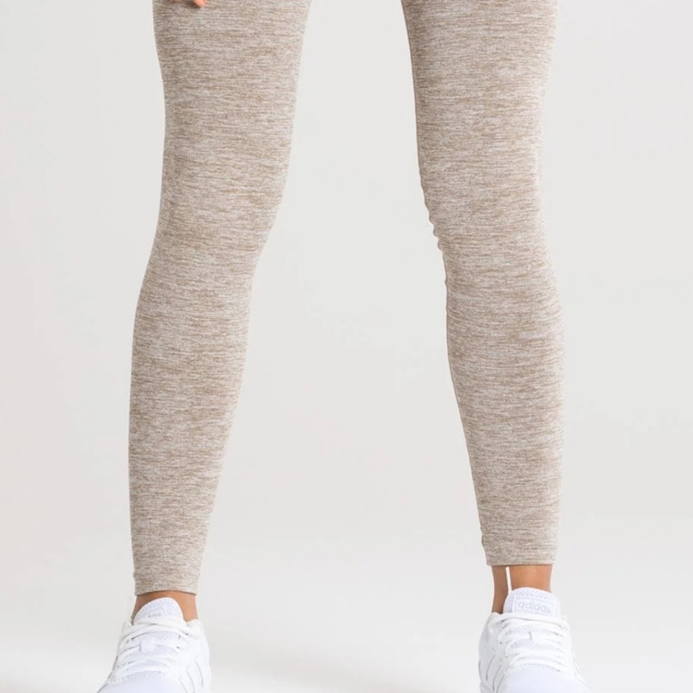 NWT SEAMLESS! - Picture 2 of 9